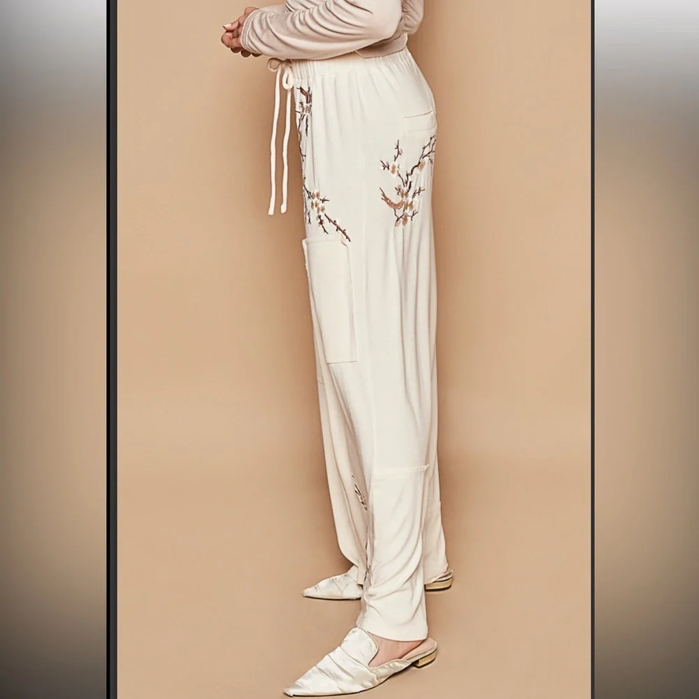 193 1 left πΊπΈPOL floral embroidered knit pants - Picture 3 of 5
